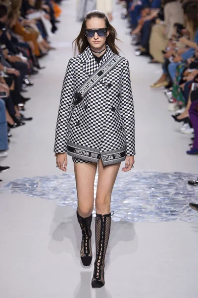 Look 23